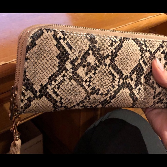 Snakeskin wristlet wallet - Picture 3 of 3